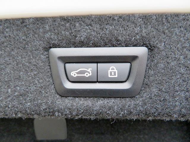 ◆インスツルメントパネルやインテリアトリムなどは、調和しなが洗練された室内を作り上げ、スイッチ類によって、優れた操作性をも実現。ドライバーの視線や動線を考え、人間工学に基づきデザインされています◆