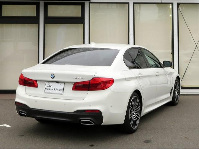 ◆インスツルメントパネルやインテリアトリムなどは、調和しなが洗練された室内を作り上げ、スイッチ類によって、優れた操作性をも実現。ドライバーの視線や動線を考え、人間工学に基づきデザインされています◆