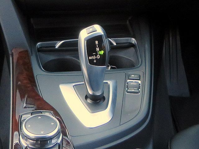 3シリーズ 320iツーリング ラグジュアリー LEDヘッドライト 純正17アルミ コーナーセンサー オートトランク コンフォートアクセス 黒革シート 純正ナビ バックカメラ ETC アクティブクルコン レーンチェンジ&ディパーチャーウォーニング(18枚目)