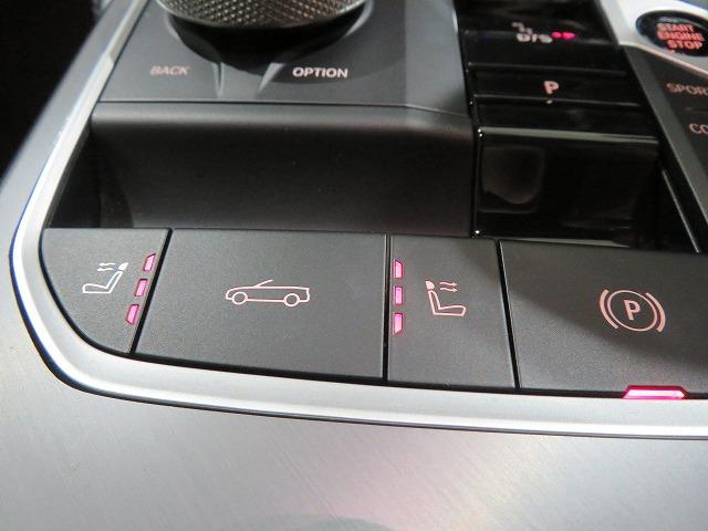 ４シリーズ ４２０ｉカブリオレ　Ｍスポーツ　コンフォートＰＫＧ　１９ＡＷ　ステアヒーター　ＬＥＤライト　ＰＤＣ　スマートキー　純正ナビ　純正ＥＴＣ　Ｂカメラ　アクティブクルーズコントロール　レーンチェンジ＆ディパーチャーウォーニング　禁煙車（22枚目）