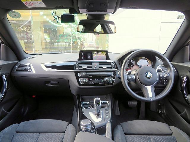 ◆インスツルメントパネルやインテリアトリムなどは、調和しなが洗練された室内を作り上げ、スイッチ類によって、優れた操作性をも実現。ドライバーの視線や動線を考え、人間工学に基づきデザインされています◆