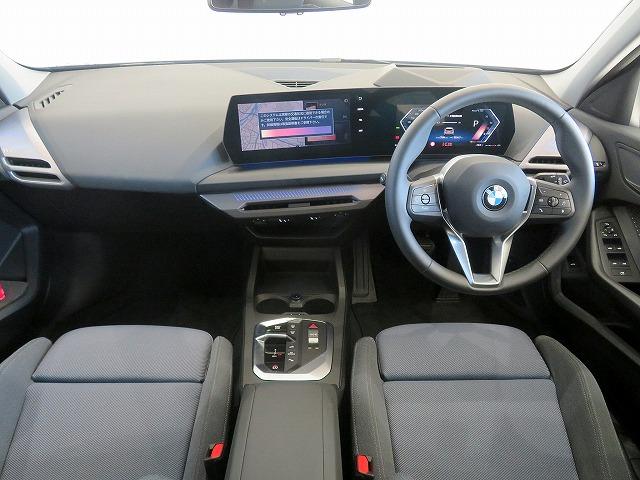 1シリーズ 120 テクノロジーPKG ヘッドアップディスプレイ オートトランク シートヒーター トップ+バックカメラ アクティブクルコン レーンチェンジ&ディパーチャーウォーニング LEDヘッドライト 純正17アルミ(7枚目)