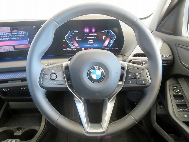 1シリーズ 120 テクノロジーPKG ヘッドアップディスプレイ オートトランク シートヒーター トップ+バックカメラ アクティブクルコン レーンチェンジ&ディパーチャーウォーニング LEDヘッドライト 純正17アルミ(8枚目)