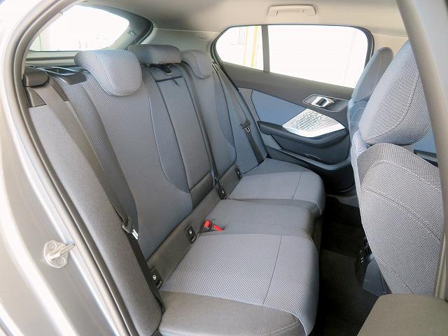 1シリーズ 120 テクノロジーPKG ヘッドアップディスプレイ オートトランク シートヒーター トップ+バックカメラ アクティブクルコン レーンチェンジ&ディパーチャーウォーニング LEDヘッドライト 純正17アルミ(10枚目)