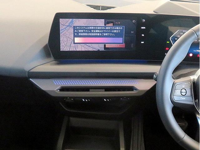 1シリーズ 120 テクノロジーPKG ヘッドアップディスプレイ オートトランク シートヒーター トップ+バックカメラ アクティブクルコン レーンチェンジ&ディパーチャーウォーニング LEDヘッドライト 純正17アルミ(11枚目)