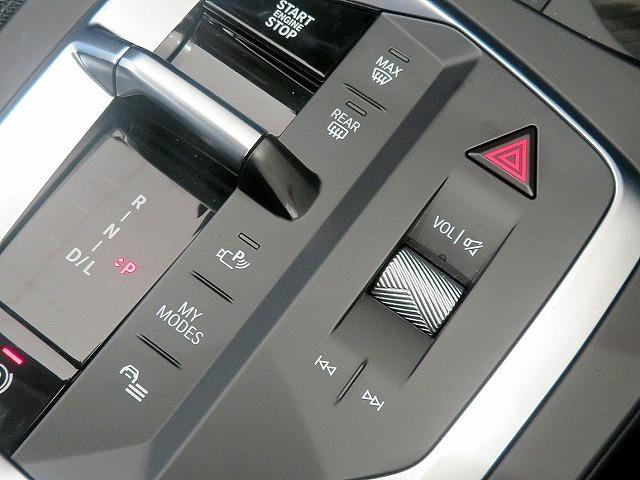 1シリーズ 120 テクノロジーPKG ヘッドアップディスプレイ オートトランク シートヒーター トップ+バックカメラ アクティブクルコン レーンチェンジ&ディパーチャーウォーニング LEDヘッドライト 純正17アルミ(20枚目)