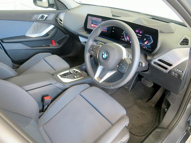 1シリーズ 120 テクノロジーPKG ヘッドアップディスプレイ オートトランク シートヒーター トップ+バックカメラ アクティブクルコン レーンチェンジ&ディパーチャーウォーニング LEDヘッドライト 純正17アルミ(28枚目)