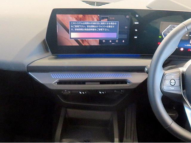 1シリーズ 120 テクノロジーPKG ヘッドアップディスプレイ オートトランク シートヒーター トップ+バックカメラ アクティブクルコン レーンチェンジ&ディパーチャーウォーニング LEDヘッドライト 純正17アルミ(11枚目)