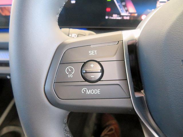 1シリーズ 120 テクノロジーPKG ヘッドアップディスプレイ オートトランク シートヒーター トップ+バックカメラ アクティブクルコン レーンチェンジ&ディパーチャーウォーニング LEDヘッドライト 純正17アルミ(13枚目)