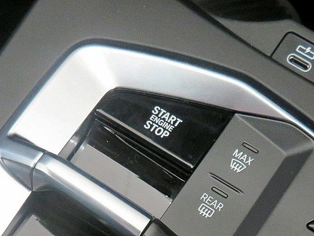 1シリーズ 120 テクノロジーPKG ヘッドアップディスプレイ オートトランク シートヒーター トップ+バックカメラ アクティブクルコン レーンチェンジ&ディパーチャーウォーニング LEDヘッドライト 純正17アルミ(21枚目)