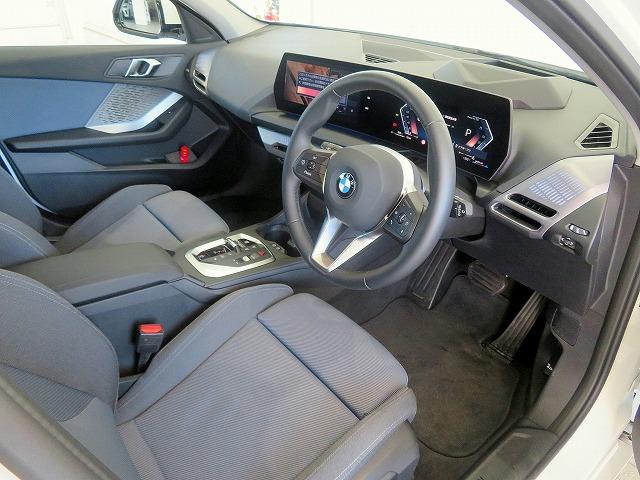 1シリーズ 120 テクノロジーPKG ヘッドアップディスプレイ オートトランク シートヒーター トップ+バックカメラ アクティブクルコン レーンチェンジ&ディパーチャーウォーニング LEDヘッドライト 純正17アルミ(28枚目)