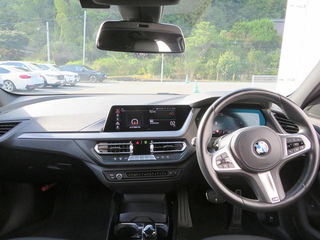 1シリーズ 118i Mスポーツ ストレージPKG 18AW LEDライト PDC スマートキー 純正ナビ 純正ETC Bカメラ アクティブクルーズコントロール レーンチェンジ&ディパーチャーウォーニング 禁煙車 レンタカー利用歴有(8枚目)