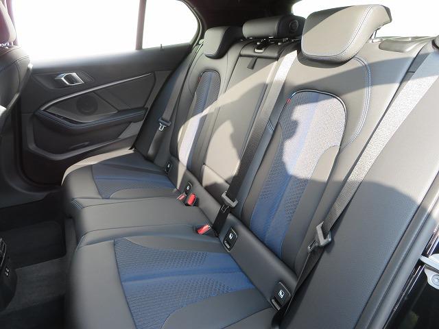 1シリーズ 118i Mスポーツ ストレージPKG 18AW LEDライト PDC スマートキー 純正ナビ 純正ETC Bカメラ アクティブクルーズコントロール レーンチェンジ&ディパーチャーウォーニング 禁煙車 レンタカー利用歴有(12枚目)