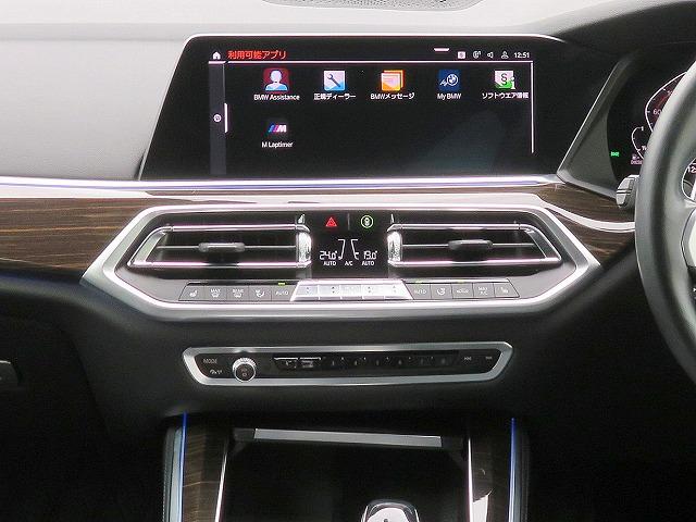 ◆インスツルメントパネルやインテリアトリムなどは、調和しなが洗練された室内を作り上げ、スイッチ類によって、優れた操作性をも実現。ドライバーの視線や動線を考え、人間工学に基づきデザインされています◆