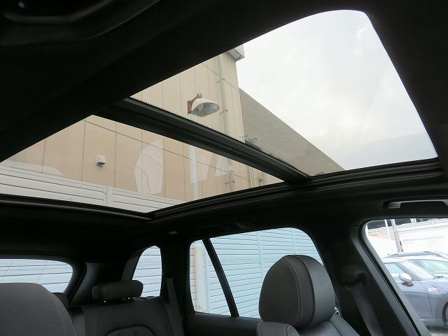 ◆インスツルメントパネルやインテリアトリムなどは、調和しなが洗練された室内を作り上げ、スイッチ類によって、優れた操作性をも実現。ドライバーの視線や動線を考え、人間工学に基づきデザインされています◆