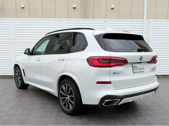 ◆インスツルメントパネルやインテリアトリムなどは、調和しなが洗練された室内を作り上げ、スイッチ類によって、優れた操作性をも実現。ドライバーの視線や動線を考え、人間工学に基づきデザインされています◆