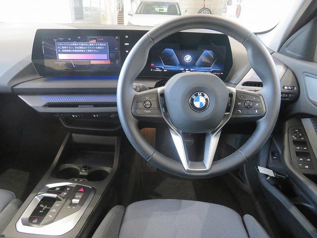 １シリーズ １２０　テクノロジーＰＫＧ　Ａトランク　ＬＥＤライト　ＰＤＣ　スマートキー　純正ナビ　純正ＥＴＣ　Ｂカメラ　アクティブクルーズコントロール　レーンチェンジ＆ディパーチャーウォーニング　禁煙車（9枚目）