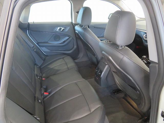 ２シリーズ ２１８ｄグランクーペ　プレイ　ハイラインＰＫＧ　ＬＥＤライト　１７ＡＷ　黒革　シートヒーター　ＰＤＣ　スマートキー　純正ナビ　純正ＥＴＣ　Ｂカメラ　アクティブクルーズコントロール　レーンチェンジ＆ディパーチャーウォーニング　禁煙車（13枚目）