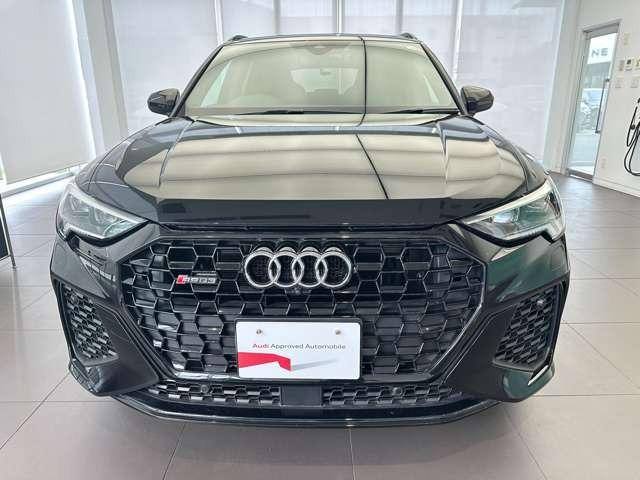 RS Q3 ベースグレード スポーツエキゾースト/ダンピングコントロースサス/マットチタングレー21インチアルミ/カーボンミラー/レッドキャリパー/デコラティブパネルカーボン/ファインナッパレザー/マトリクスLED/禁煙車(5枚目)