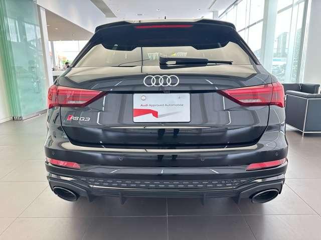 RS Q3 ベースグレード スポーツエキゾースト/ダンピングコントロースサス/マットチタングレー21インチアルミ/カーボンミラー/レッドキャリパー/デコラティブパネルカーボン/ファインナッパレザー/マトリクスLED/禁煙車(9枚目)