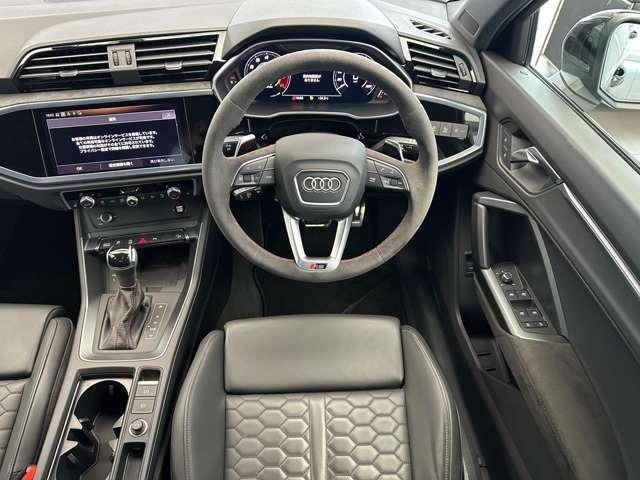 RS Q3 ベースグレード スポーツエキゾースト/ダンピングコントロースサス/マットチタングレー21インチアルミ/カーボンミラー/レッドキャリパー/デコラティブパネルカーボン/ファインナッパレザー/マトリクスLED/禁煙車(14枚目)
