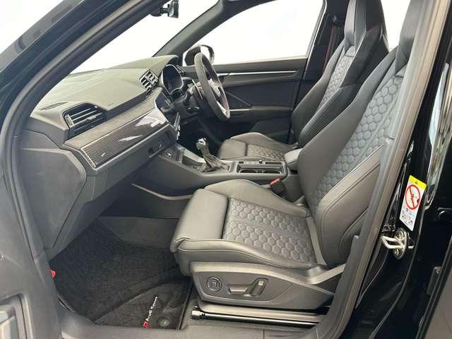 RS Q3 ベースグレード スポーツエキゾースト/ダンピングコントロースサス/マットチタングレー21インチアルミ/カーボンミラー/レッドキャリパー/デコラティブパネルカーボン/ファインナッパレザー/マトリクスLED/禁煙車(32枚目)