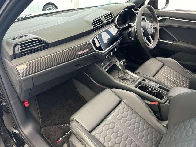 RS Q3 ベースグレード スポーツエキゾースト/ダンピングコントロースサス/マットチタングレー21インチアルミ/カーボンミラー/レッドキャリパー/デコラティブパネルカーボン/ファインナッパレザー/マトリクスLED/禁煙車(34枚目)