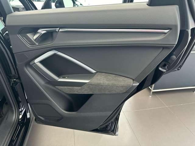 RS Q3 ベースグレード スポーツエキゾースト/ダンピングコントロースサス/マットチタングレー21インチアルミ/カーボンミラー/レッドキャリパー/デコラティブパネルカーボン/ファインナッパレザー/マトリクスLED/禁煙車(35枚目)