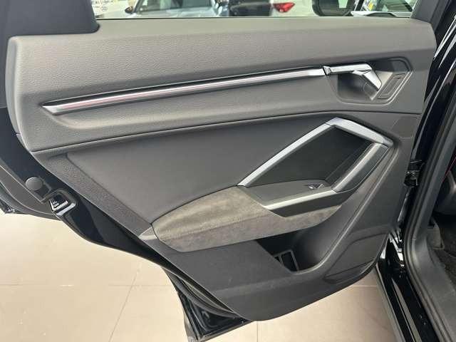 RS Q3 ベースグレード スポーツエキゾースト/ダンピングコントロースサス/マットチタングレー21インチアルミ/カーボンミラー/レッドキャリパー/デコラティブパネルカーボン/ファインナッパレザー/マトリクスLED/禁煙車(36枚目)