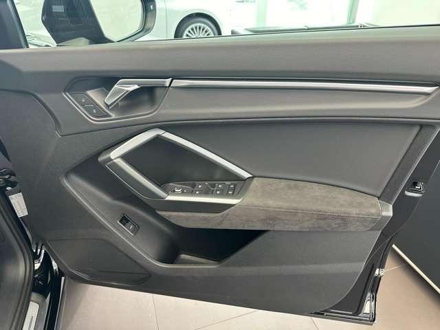 RS Q3 ベースグレード スポーツエキゾースト/ダンピングコントロースサス/マットチタングレー21インチアルミ/カーボンミラー/レッドキャリパー/デコラティブパネルカーボン/ファインナッパレザー/マトリクスLED/禁煙車(37枚目)