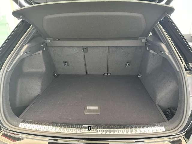 RS Q3 ベースグレード スポーツエキゾースト/ダンピングコントロースサス/マットチタングレー21インチアルミ/カーボンミラー/レッドキャリパー/デコラティブパネルカーボン/ファインナッパレザー/マトリクスLED/禁煙車(47枚目)