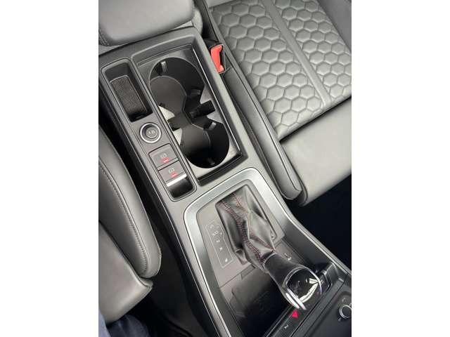 RS Q3 ベースグレード スポーツエキゾースト/ダンピングコントロースサス/マットチタングレー21インチアルミ/カーボンミラー/レッドキャリパー/デコラティブパネルカーボン/ファインナッパレザー/マトリクスLED/禁煙車(48枚目)