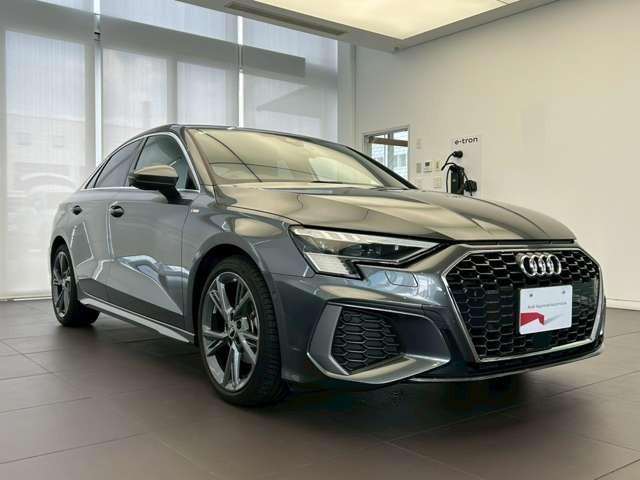 Ａ３セダン ３０ＴＦＳＩ　Ｓライン　認定中古車　パーシャルレザー・コンビニエンスアシスタンス・ナビパッケージ・テクノロジーパッケージ・マトリクスＬＥＤ・電動シート・ナビ・フルセグ・バックカメラ・障害物センサー・禁煙車（4枚目）