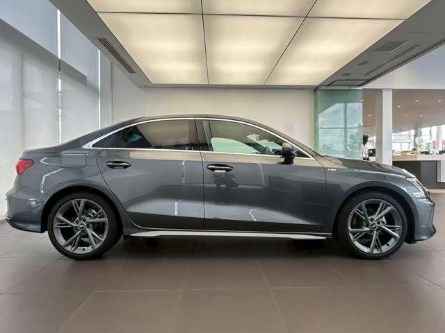 Ａ３セダン ３０ＴＦＳＩ　Ｓライン　認定中古車　パーシャルレザー・コンビニエンスアシスタンス・ナビパッケージ・テクノロジーパッケージ・マトリクスＬＥＤ・電動シート・ナビ・フルセグ・バックカメラ・障害物センサー・禁煙車（5枚目）