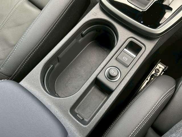 Ａ３セダン ３０ＴＦＳＩ　Ｓライン　認定中古車　パーシャルレザー・コンビニエンスアシスタンス・ナビパッケージ・テクノロジーパッケージ・マトリクスＬＥＤ・電動シート・ナビ・フルセグ・バックカメラ・障害物センサー・禁煙車（25枚目）