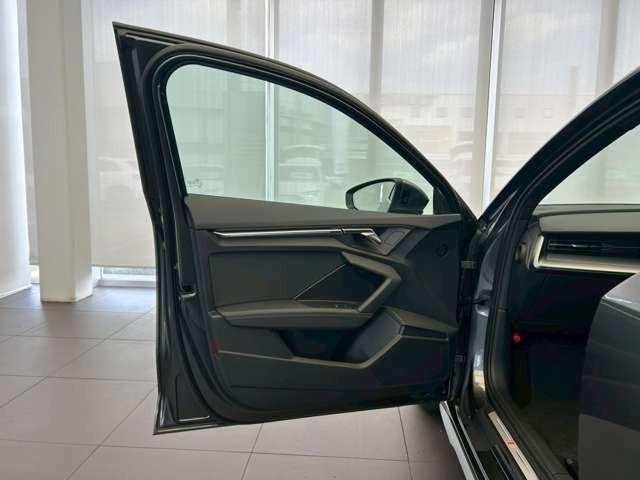 Ａ３セダン ３０ＴＦＳＩ　Ｓライン　認定中古車　パーシャルレザー・コンビニエンスアシスタンス・ナビパッケージ・テクノロジーパッケージ・マトリクスＬＥＤ・電動シート・ナビ・フルセグ・バックカメラ・障害物センサー・禁煙車（42枚目）