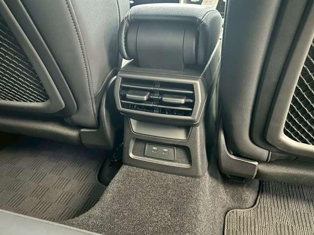 Ａ３セダン ３０ＴＦＳＩ　Ｓライン　認定中古車　パーシャルレザー・コンビニエンスアシスタンス・ナビパッケージ・テクノロジーパッケージ・マトリクスＬＥＤ・電動シート・ナビ・フルセグ・バックカメラ・障害物センサー・禁煙車（51枚目）