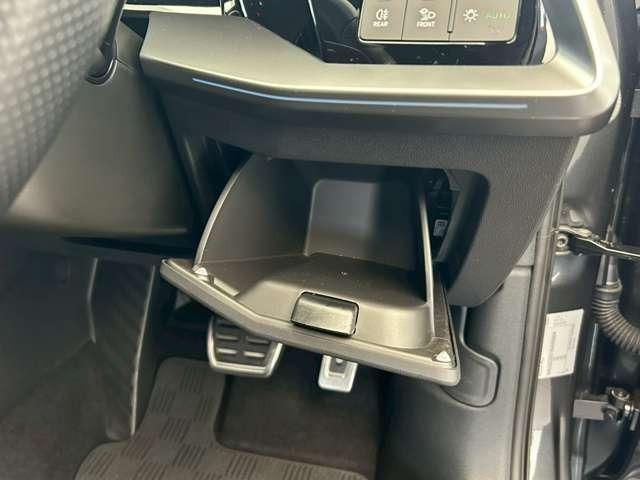 Ａ３セダン ３０ＴＦＳＩ　Ｓライン　認定中古車　パーシャルレザー・コンビニエンスアシスタンス・ナビパッケージ・テクノロジーパッケージ・マトリクスＬＥＤ・電動シート・ナビ・フルセグ・バックカメラ・障害物センサー・禁煙車（53枚目）