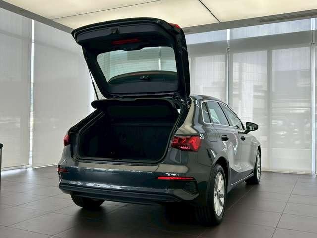 Ａ３ スポーツバック３０ＴＦＳＩ　認定中古車　コンビニエンスアシスタンスパッケージ　ナビパッケージ　ＬＥＤヘッドライト　シートヒーター　ナビ　フルセグＴＶ　バックカメラ　ミュージックプレイヤー接続（6枚目）