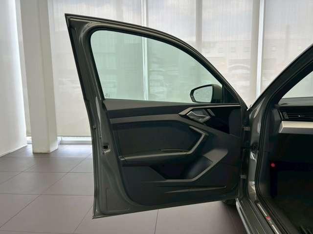 Ａ１スポーツバック ２５ＴＦＳＩ　Ｓライン　認定中古車　ＬＥＤヘッドライト　シートヒーター　ナビ　フルセグＴＶ　バックカメラ　ミュージックプレイヤー接続　アダプティブクルーズコントロール　車線キープアシスト　禁煙車（32枚目）