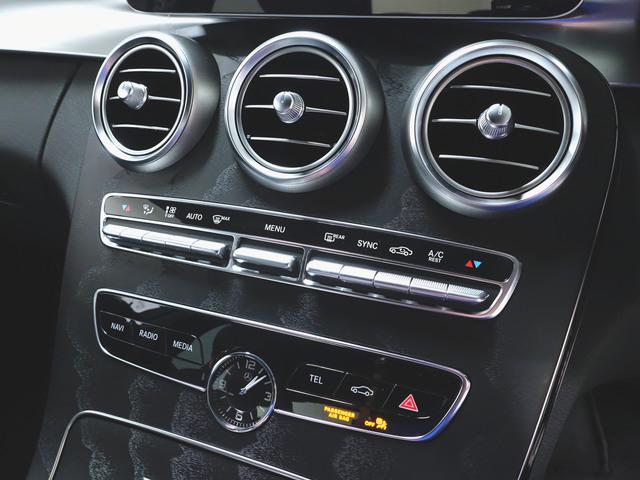 Ｃクラス Ｃ２００　ローレウスエディション　スポーツプラスパッケージ　Ｂｌｕｅｔｏｏｔｈ接続　ＥＴＣ　ＬＥＤヘッドライト　ＴＶ　アイドリングストップ　クルーズコントロール　コネクテッド機能　シートヒーター　トランクスルー　ナビ　バックモニター（18枚目）