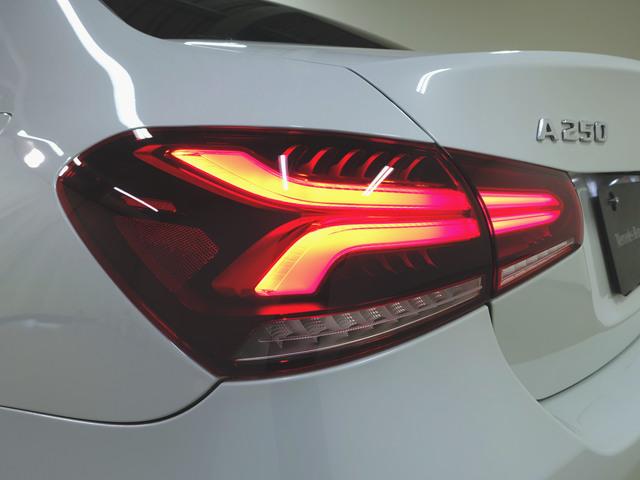 Ａクラスセダン Ａ２５０　４マチック　セダン　ナビゲーションパッケージ　ＡＭＧライン　ＡＭＧレザーエクスクルーシブパッケージ　アドバンスドパッケージ　Ｂｌｕｅｔｏｏｔｈ接続　ＥＴＣ　ＬＥＤヘッドライト　ＴＶ　アイドリングストップ（5枚目）