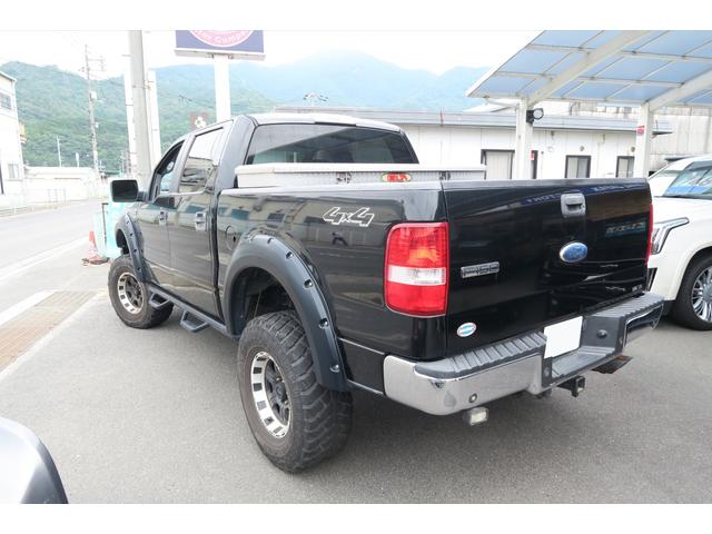 Ｆ－１５０ ベースグレード　４ＷＤ／クルーキャブ／プロコンプ６インチリフトアップ、１７アルミホイール／サイドステップ／オーバーフェンダー／フロントベンチシート／コラムシフト（9枚目）