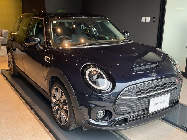 ＭＩＮＩ クーパーＳクラブマンプレミアム＋Ｐクラシック・トリム　弊社デモカー・ＵＪテールランプ付・１８ＡＷ付（2枚目）