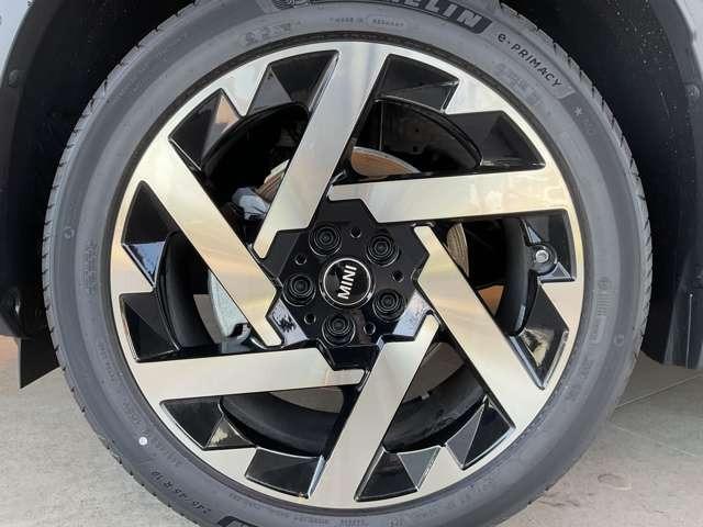 MINI カントリーマンSオール4 フェイバリット・トリム DCT 4WD Mパッケージ・19インチアルミホイール(7枚目)