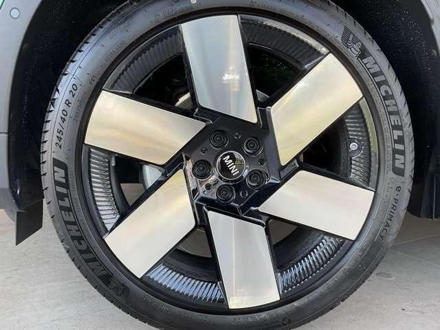 ＭＩＮＩ カントリーマンＤ　フェイバリット・トリム　ＤＣＴ　ディーゼルターボ　Ｍパッケージ・２０インチアルミホイール（6枚目）