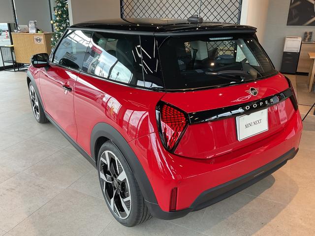 MINI クーパーS クラシック・トリム BC付き・シートヒーター付き・18インチホイール(2枚目)