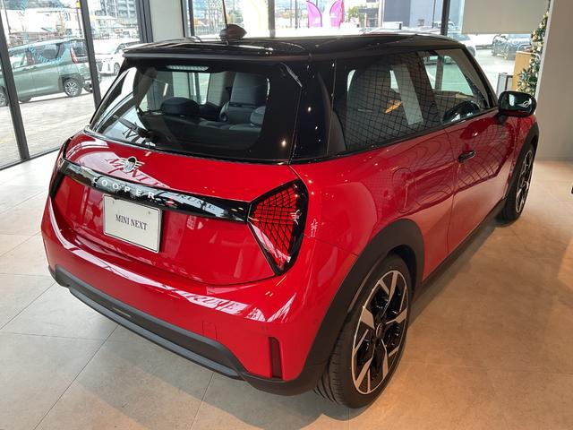 MINI クーパーS クラシック・トリム BC付き・シートヒーター付き・18インチホイール(3枚目)