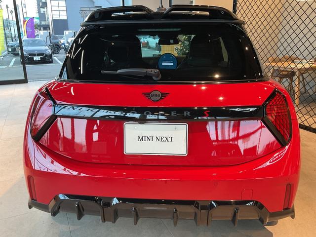 ＭＩＮＩ クーパーＳ　ジョン・クーパー・ワークス・トリム　ＢＣ付き・電動シート付・１７インチブラックアルミホイール（4枚目）