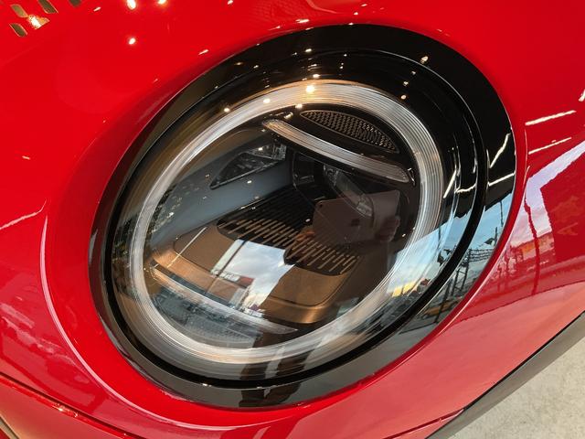 ＭＩＮＩ クーパーＳ　ジョン・クーパー・ワークス・トリム　ＢＣ付き・電動シート付・１７インチブラックアルミホイール（7枚目）